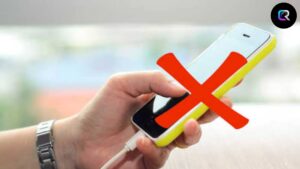 Không vừa sạc vừa chơi điện thoại