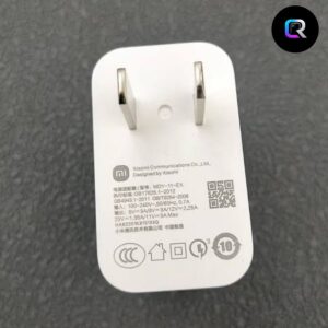 Chọn sạc tại các cửa hàng uy tín để đảm bảo chất lượng và chế độ bảo hành.